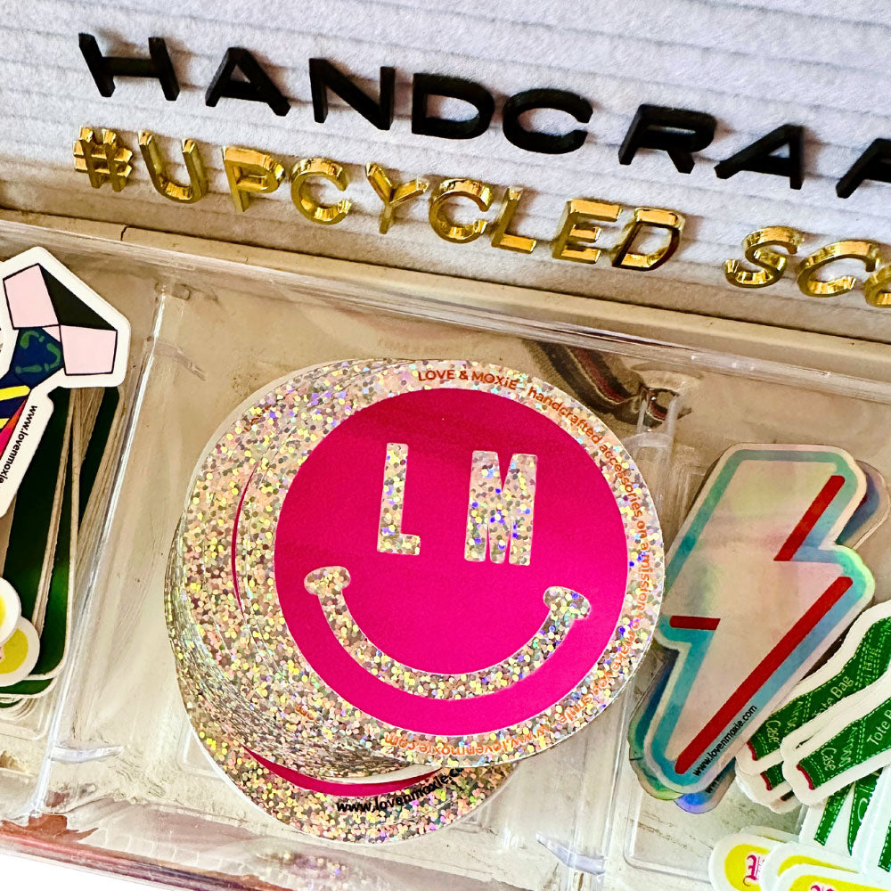 L&M Glitter Smiley Sticker